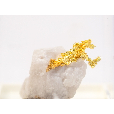 岐阜県博物館「美しき鉱物の世界」サテライト展示